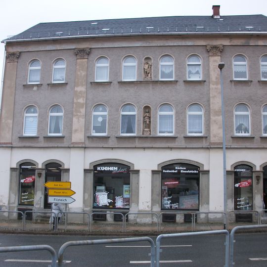 Wohnhaus in halboffener Bebauung Karlsbader Straße 27
