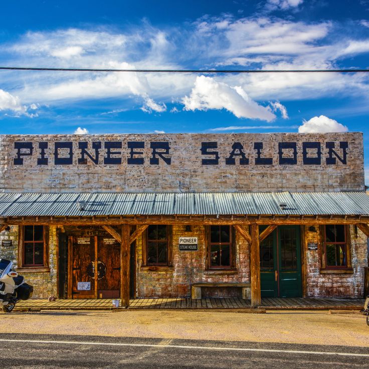 Saloon Pioneer