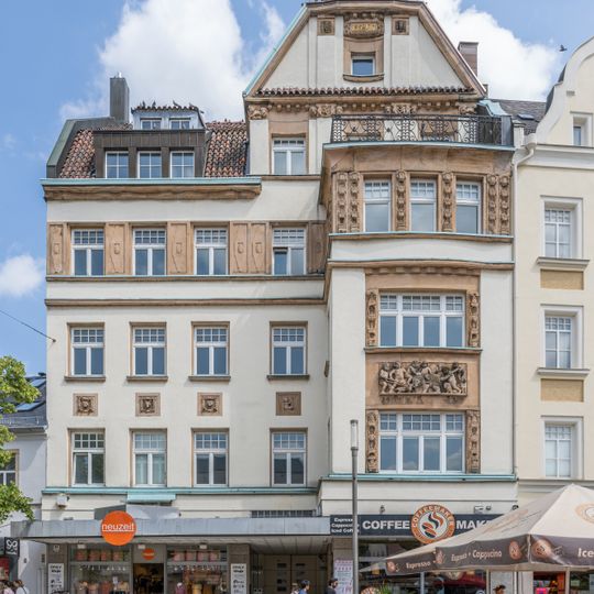 Wohn- und Geschäftshaus