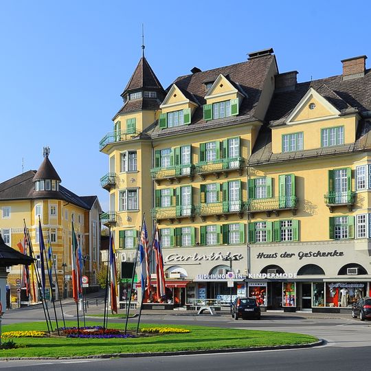 Wohn- und Geschäftshaus