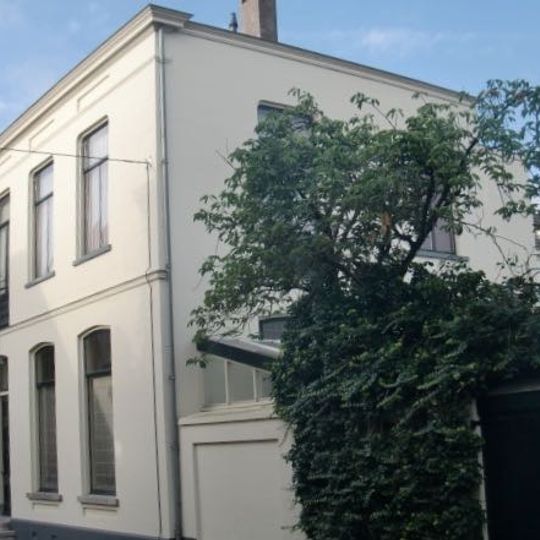 Halfvrijstaand herenhuis