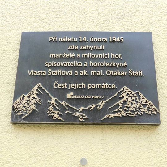 Pamětní deska Vlastě Štáflové a Otakaru Štáflovi v Mánesově ulici v Praze