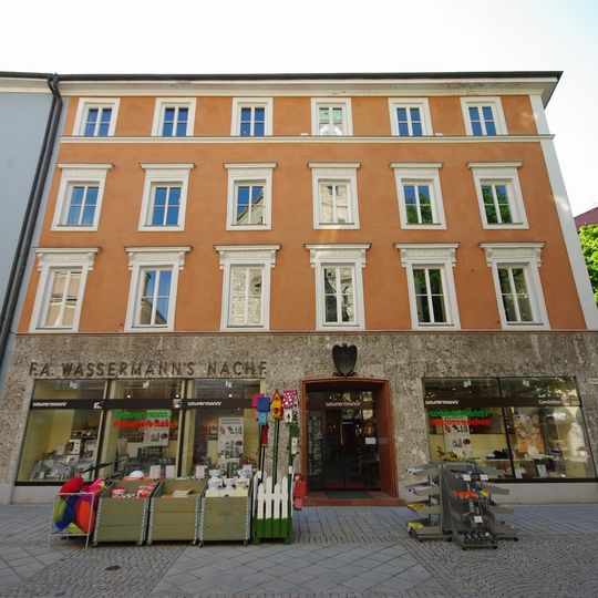 Wohn- und Geschäftshaus