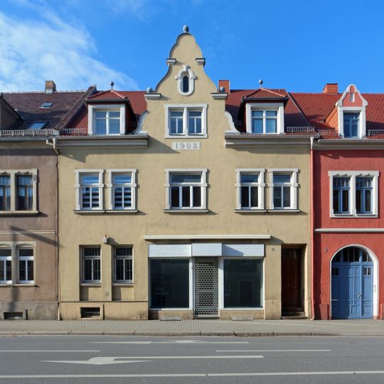 Wohnhaus mit Ladeneinbau in geschlossener Bebauung Hoyerswerdaer Straße 65
