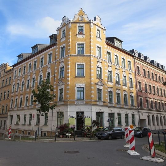 Mietshaus in geschlossener Bebauung in Ecklage mit Laden Dorotheenstraße 14