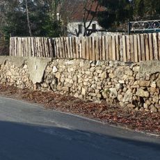 Hofmauern zur Straße Dorfstraße 28; 30; 36; 45; 47