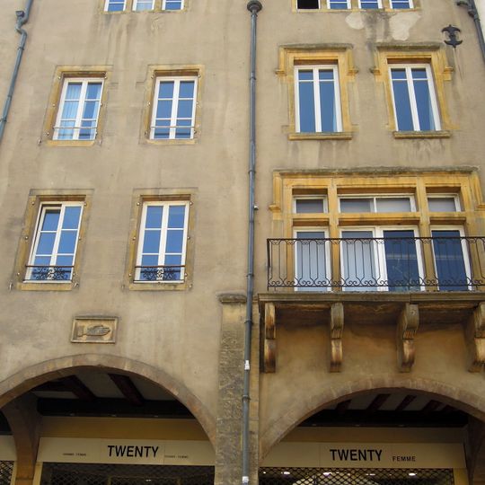 Maisons, 29-31-33 place Saint-Louis