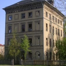 Kattundruckerei (später Wohnhaus, Müllerstraße 31) mit rückwärtigem Gebäude (Hauboldstraße 1, 2014 abgerissen) und Vorgarten am Ufer der Chemnitz Müllerstraße 31
