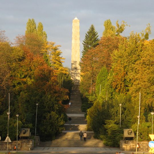 Pomnik Bohaterów na Cmentarzu Żołnierzy Radzieckich w Poznaniu