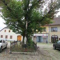 Kříž na Riegrově náměstí v Počátkách