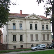 Wohnhaus mit Einfriedung Dorfstraße 32