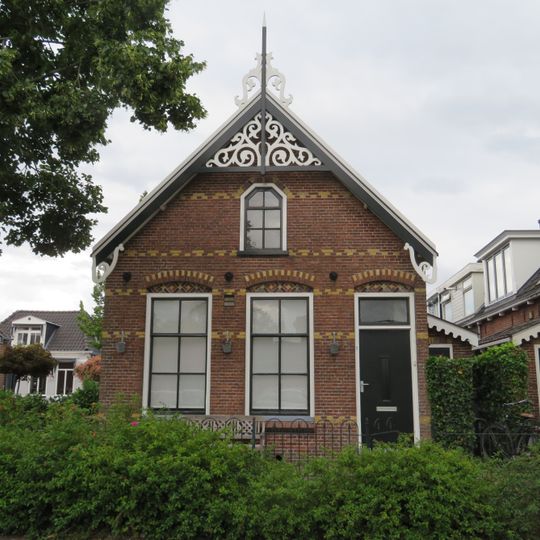 Vier woningen in Overgangsstijl