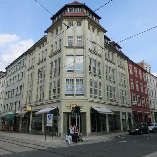 Geschäftshaus in geschlossener Bebauung, Stahlbetonskelett, Eckhaus Berliner Straße 14