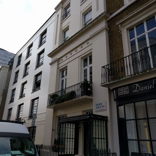 1, Halkin Place Sw1