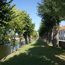 Borgharen Castle: historical landscaping with moated castle grounds, canals and avenues