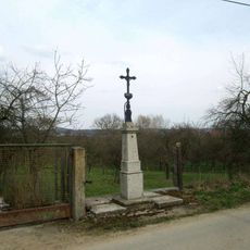 Kříž v jihozápadní části Velenov