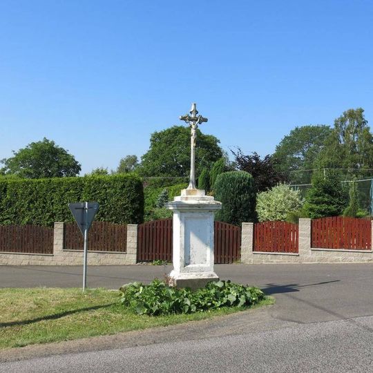 Kříž na rozcestí v obci Kámen