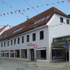 Wohn- und Geschäftshaus