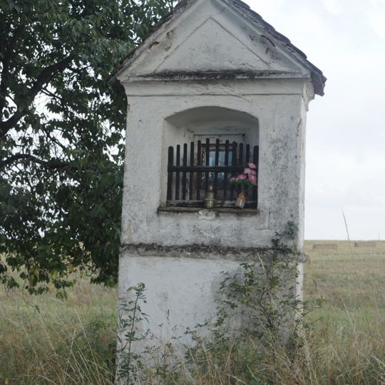 Kaplička západně od Police