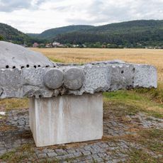 Plastika Odpočívadlo na Cestě mramoru v Dobřichovicích