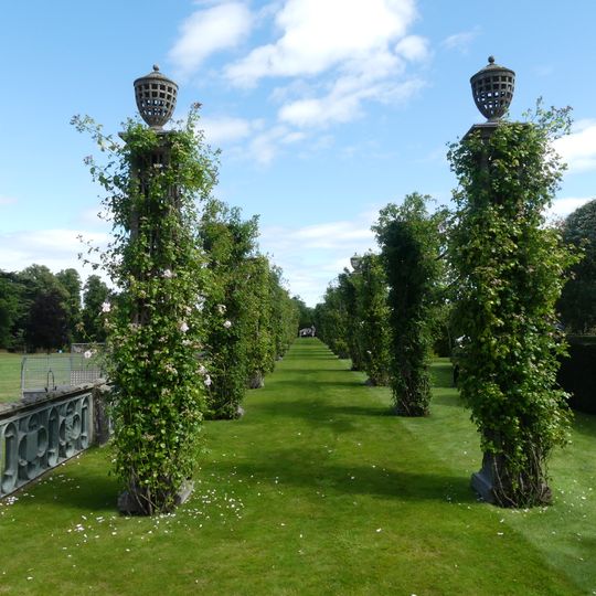 Railing to north side of Middle Terrace