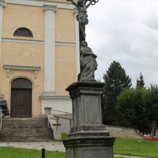 Kříž na náměstí před kostelem sv. Michala ve Vrbně pod Pradědem