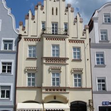 Wohn- und Geschäftshaus