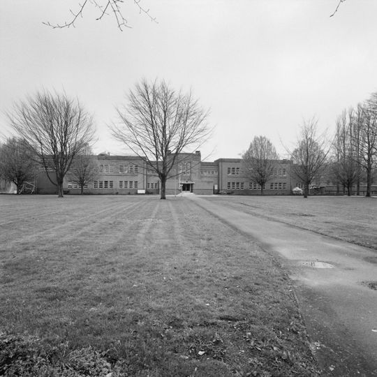Voormalige Rijks Hoogere Burger School met conciërgewoning