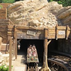 Big Grizzly Mountain Runaway Mine Cars