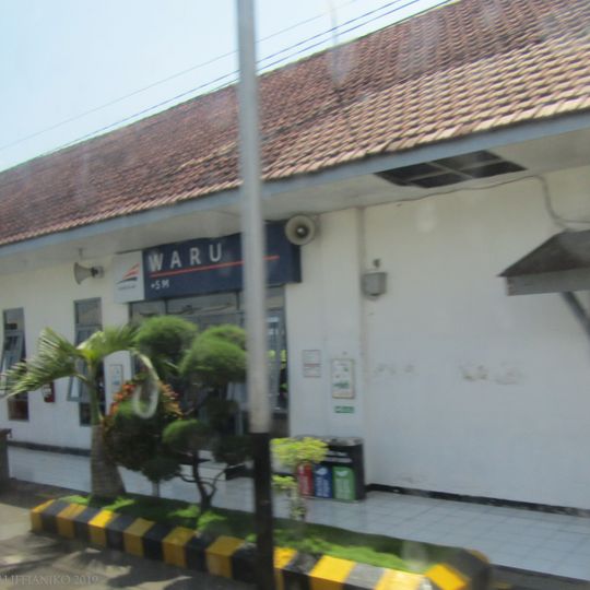 Waru railway station