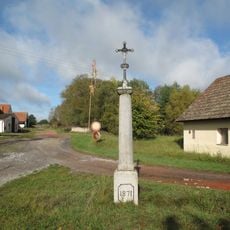 Kříž na rozcestí v Dobroticích