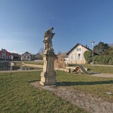 Socha svatého Jana Nepomuckého a soubor 4 soch alegorie ročních období
