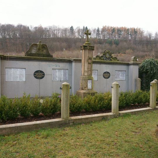 Pomník padlým ve válkách 1866 a 1914–1918 na hřbitově v Hodkovicích nad Mohelkou