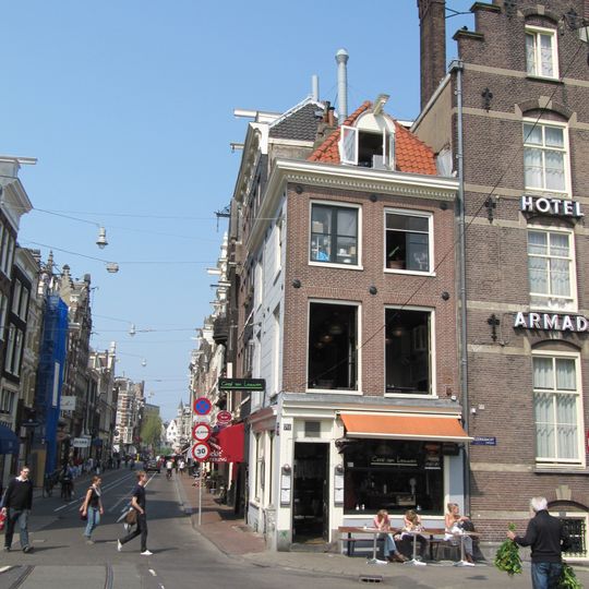 Hoekhuis onder schilddak tegenwoordig aspect