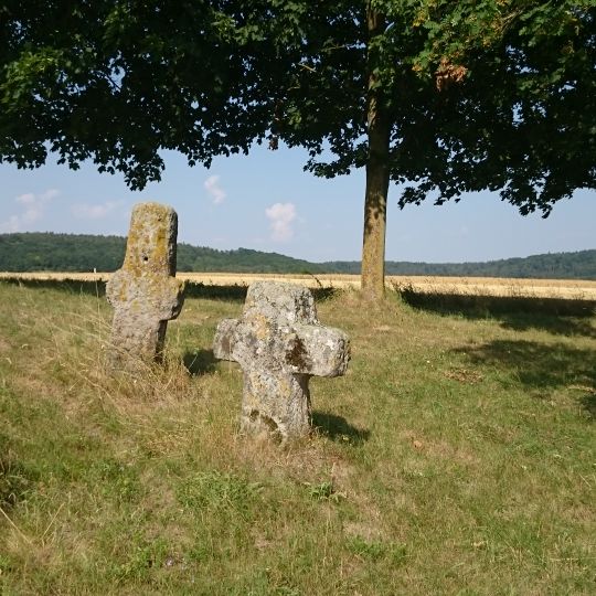 Dürrwiesen, Steinkreuze