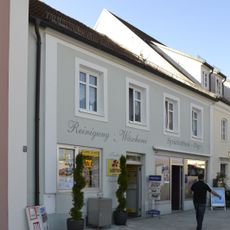 Wohn- und Geschäftshaus