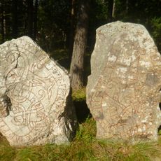 Upplands runinskrifter 208