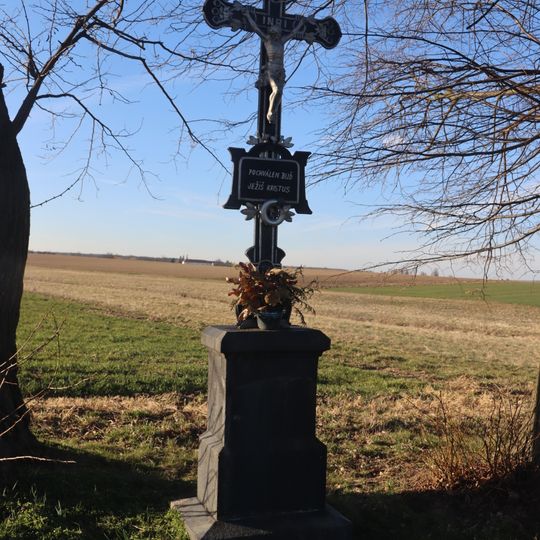 Kříž jižně od Lázi