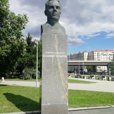 Бюст В. Комарова