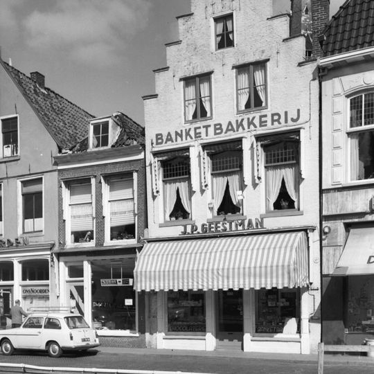 Zeer klein pandje met verdieping