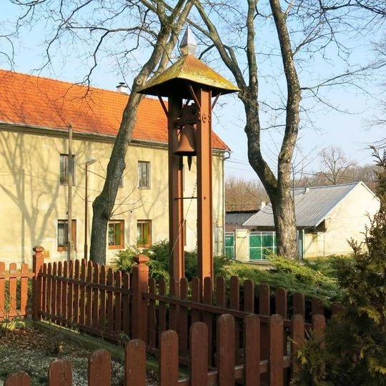 Zvonička na návsi v Klenči