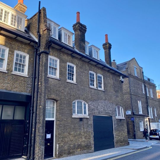 21, Pitts Head Mews