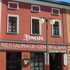 Městský dům - restaurace Slavie / Snoza