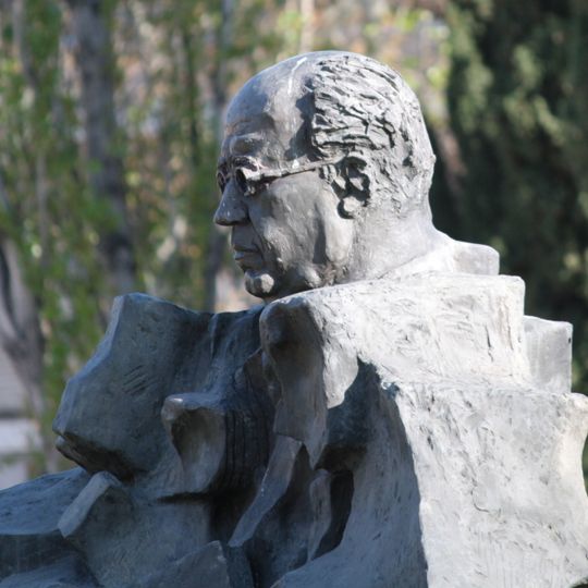 Monumento a Manuel Azaña en Alcalá de Henares