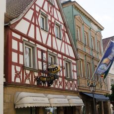 Wohn- und Geschäftshaus