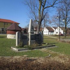 Pomník padlým v Kostelci