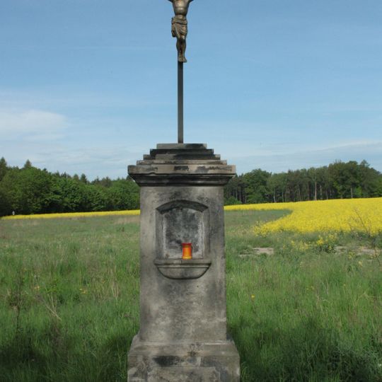 Kříž u silnice jižně od Bezdězu