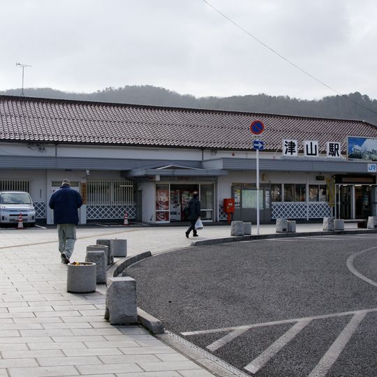Tsuyama Station