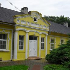 Kaštieľ a park, kaštieľ