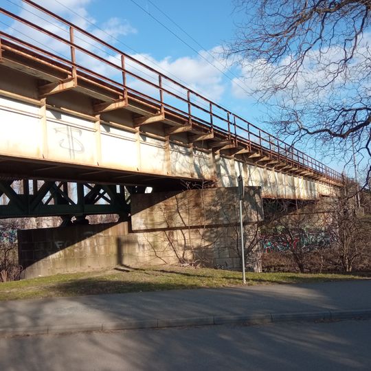 Železniční most Černovické spojky a chrlické tratě přes Svratku a Dufkovo nábřeží